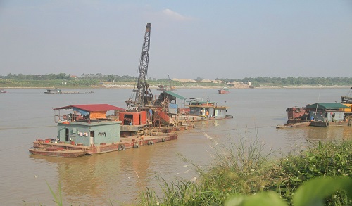 Phú Thọ: “Cát tặc” lộng hành sông Lô