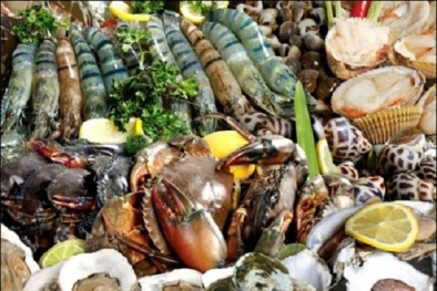Tiến hành tiêu hủy hải sản nhiễm độc