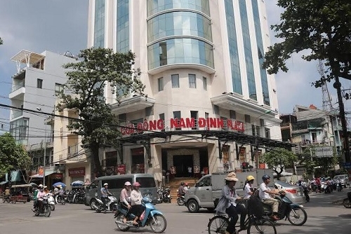 Cửa Đông Nam Định Plaza: Ngang nhiên “độc chiếm” vỉa hè?