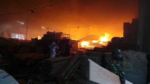 Hà Nội: Cháy lớn tại Khu công nghiệp Ngọc Hồi