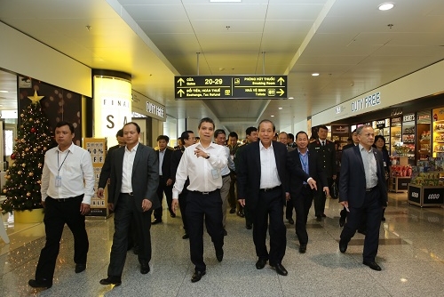 Phó Thủ tướng Trương Hòa Bình thị sát bảo đảm ATHK tại sân bay Nội Bài