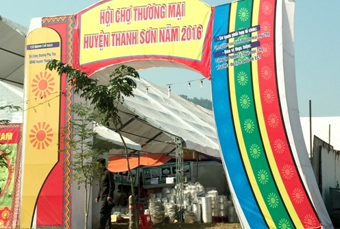 Phú Thọ: La liệt hàng không rõ xuất xứ tại Hội chợ Thương mại huyện Thanh Sơn