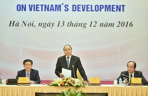 Thủ tướng dự Hội nghị bàn tròn với chuyên gia toàn cầu về phát triển Việt Nam