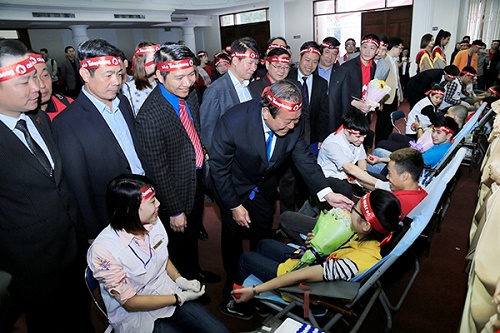 Phó Thủ tướng Trương Hòa Bình dự lễ phát động Ngày “Chủ nhật Đỏ”