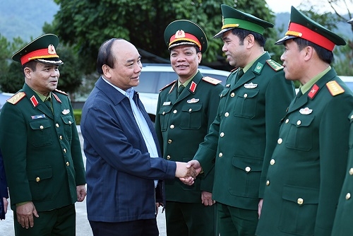 Thủ tướng Nguyễn Xuân Phúc thăm Đồn biên phòng và thị sát cửa khẩu Trà Lĩnh
