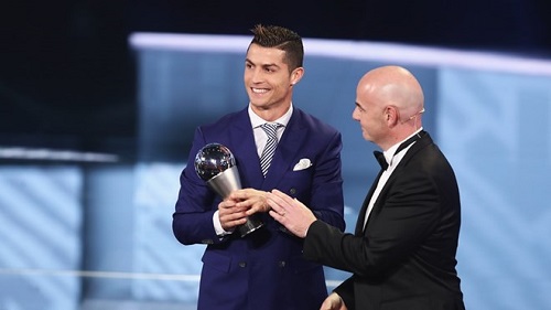 Danh hiệu cầu thủ xuất sắc 2016 của FIFA thuộc về Ronaldo