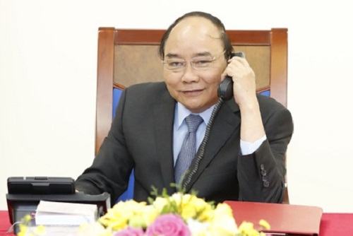 Thủ tướng Nguyễn Xuân Phúc điện đàm với quyền Tổng thống kiêm Thủ tướng Hàn Quốc
