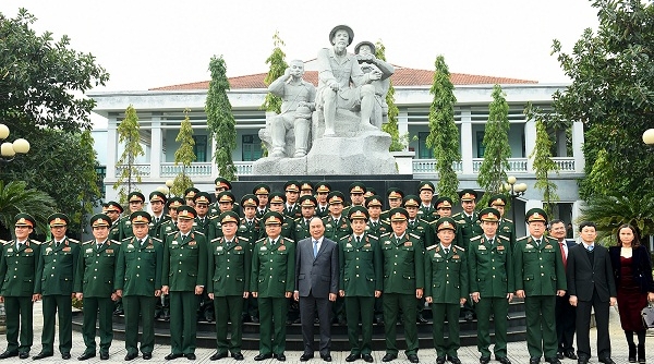 Thủ tướng Nguyễn Xuân Phúc: Kiểm tra công tác sẵn sàng chiến đấu tại Tổng cục Tình báo - BQP