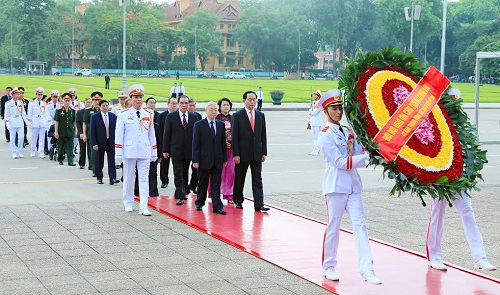 Lãnh đạo Nhà nước vào Lăng viếng Chủ tịch Hồ Chí Minh