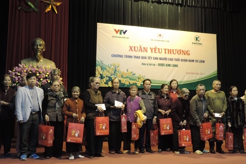 “Xuân yêu thương” – Chương trình trao quà Tết cho NCT quận Nam Từ Liêm