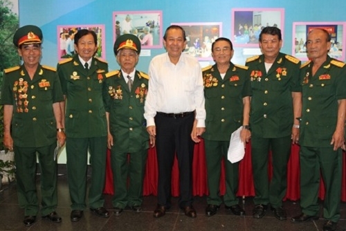Phó TT Trương Hòa Bình gặp mặt cựu chiến sĩ cách mạng bị địch bắt tù đày