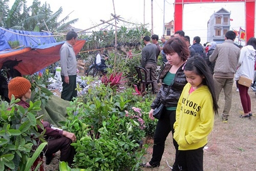 Nam Định: Tấp nập phiên chợ “bán rủi, mua may”