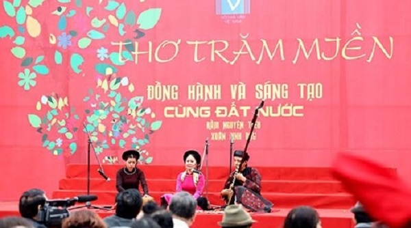 Ngày thơ Việt Nam 2017: Ấn tượng với con đường thi nhân