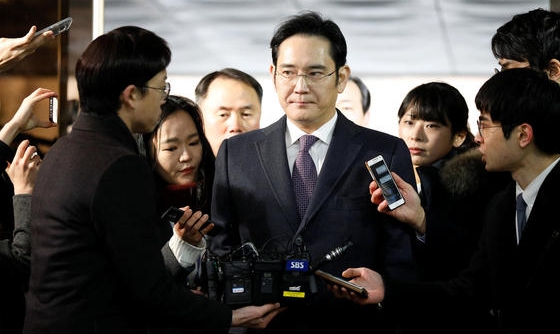 Toà án điều trần lệnh bắt giữ lãnh đạo Samsung