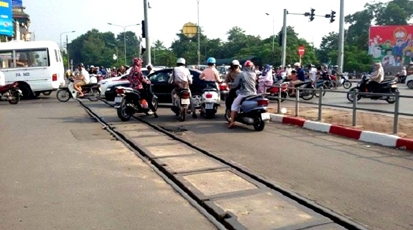 Hà Nội: Yêu cầu xử lý nghiêm vi phạm trật tự an toàn giao thông đường sắt