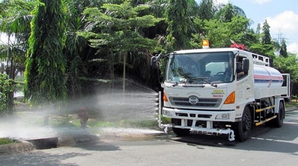 Mỗi năm Hà Nội mất 70 tỷ đồng tiền rửa đường