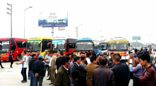 Hà Nội: Hàng trăm nhà xe lại từ chối chở khách, phản đối lệnh điều chuyển tuyến vận tải