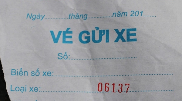 Hà Nội: Sẽ xử lý nghiêm việc thu phí gửi xe bằng viết tay
