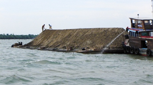 Hà Nội: Xử lý nghiêm vi phạm trong hoạt động khai thác cát lòng sông