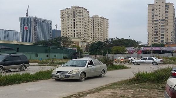 Hà Nội: Xuất hiện bãi tập xe trái phép ở Nam Trung Yên?