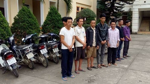 Hà Tĩnh: Phá ổ bạc, bắt giữ 9 đối tượng tại nhà riêng
