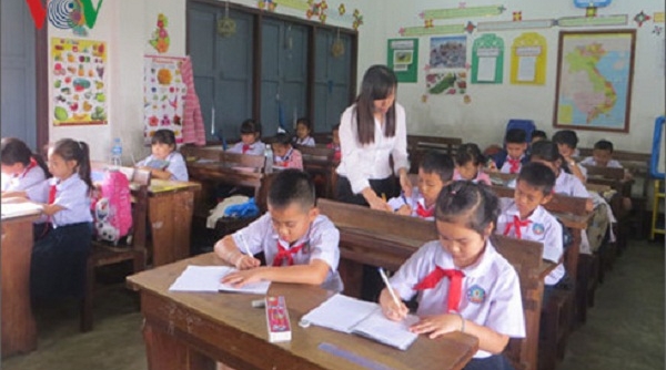 Những cô giáo người Việt ở đất nước Triệu Voi