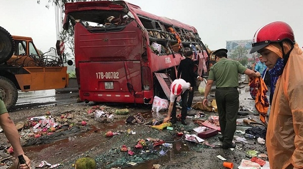 Hà Tĩnh: TNGT nghiêm trọng, 2 người chết, nhiều người bị thương nặng