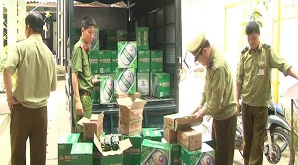 Lạng Sơn: Bắt giữ xe ô tô vận chuyển thực phẩm nhập lậu