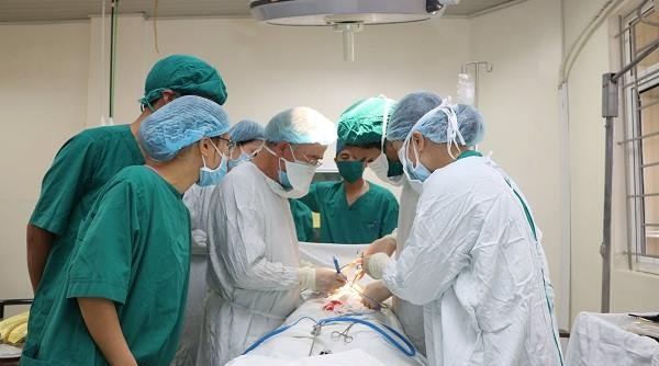 Hà Tĩnh: Bác sỹ Pháp - Việt phối hợp phẫu thuật cho sản phụ có 2 tử cung hiếm gặp