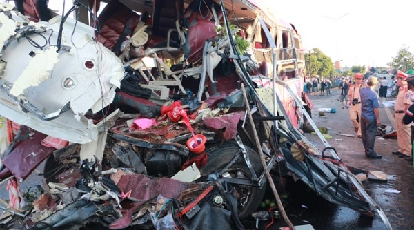 Gia Lai: Xe tải đấu đầu xe khách, 11 người tử vong, 23 người bị thương