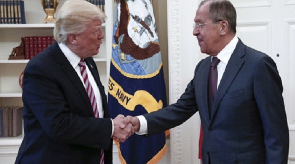 Làm thế nào truyền thông Nga “lọt” được vào họp kín Trump – Lavrov?
