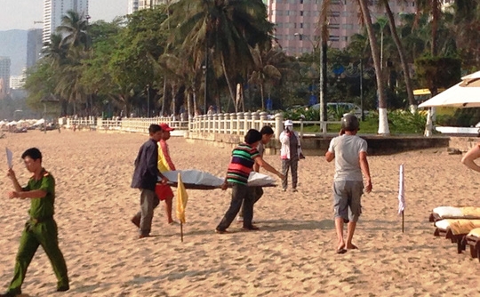 Quảng Ninh: Một du khách nam tử vong khi đi tắm biển