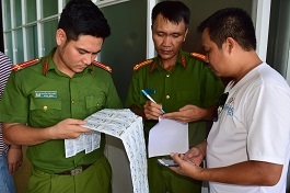 Thừa Thiên Huế: Liên tục bắt giữ xe khách chở hàng giả