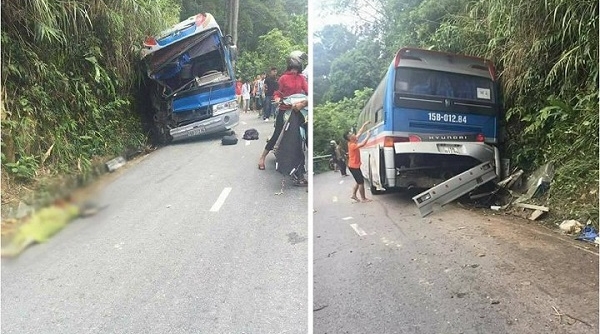 Tam Đảo (Vĩnh Phúc): Xe chở học sinh đâm vào vách núi, 2 người tử vong