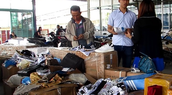 Phát hiện lô hàng hiệu lớn nhập lậu vào Việt Nam