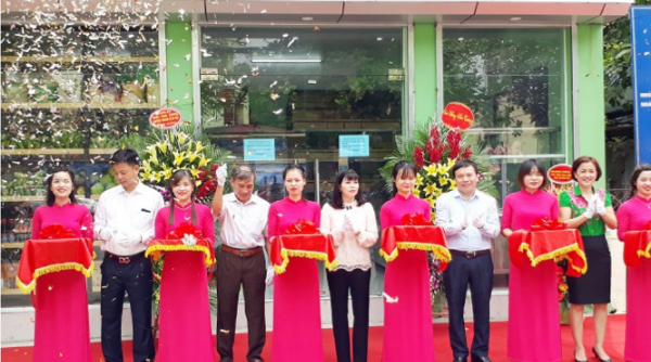 Khai trương điểm cung cấp TP an tại phường Thanh Xuân Bắc.