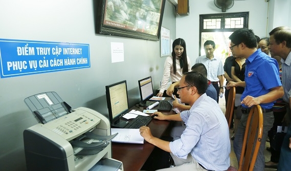 Hà Nội triển khai dịch vụ công trực tuyến mức độ 3 tới huyện, xã