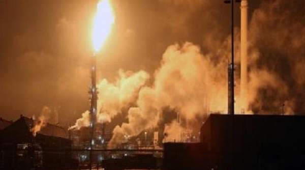 Nhà máy lọc dầu lớn nhất châu Âu cháy kinh hoàng