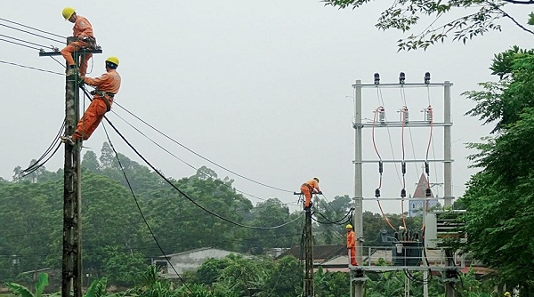 Công ty Điện lực Phú Thọ: Đảm bảo an toàn lưới điện trong mùa mưa bão