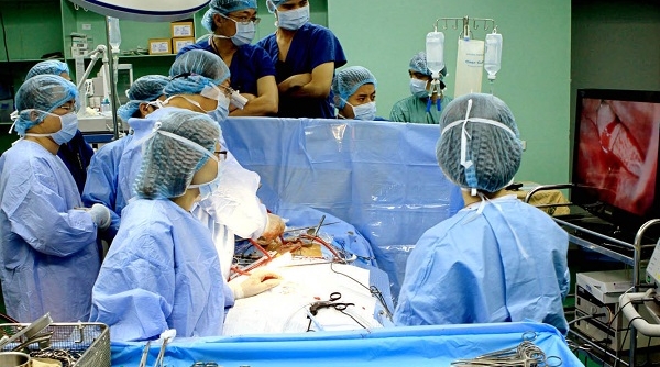 Bệnh viện K Trung ương phẫu thuật thành công khối u hiếm gặp trong tủy sống bệnh nhân 61 tuổi