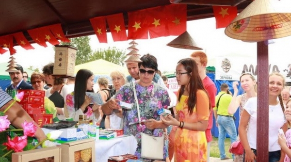 Gian hàng Việt Nam “hút khách” tại Hội chợ lớn nhất Ukraine