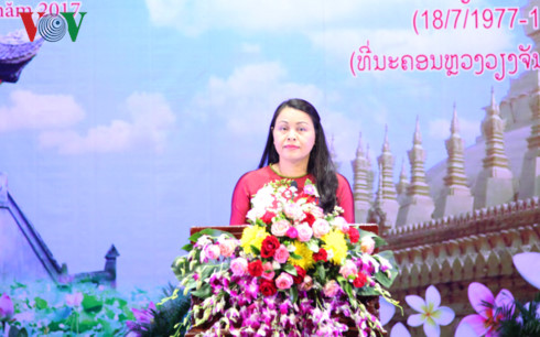Phụ nữ Việt-Lào tham dự Lễ mít-tinh kỷ niệm Năm đoàn kết hữu nghị