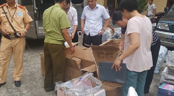 CSGT Bắc Giang liên tiếp bắt 2 xe ô tô chở hàng lậu