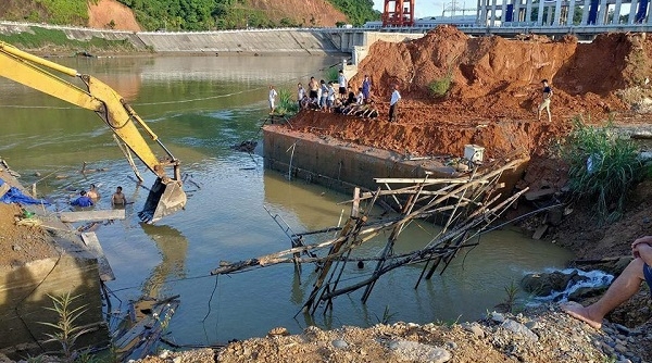 Tuyên Quang: Sập cầu đang thi công, 3 người mất tích
