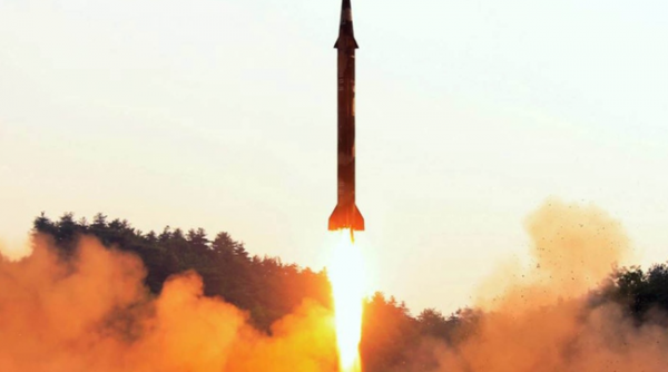 Triều Tiên phóng tên lửa lúc sáng sớm, Nhật báo động cư dân trú ẩn