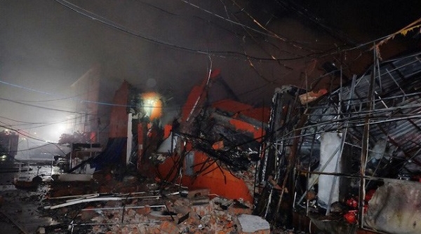 Hà Nội: Cháy rụi trong đêm mưa, siêu thị Thành Đô bị đổ sập 2 tầng