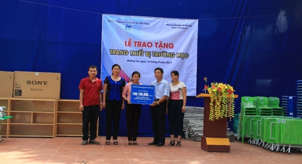Quỹ miền Trung trao tặng 1 tỷ đồng tại Sơn La và Yên Bái