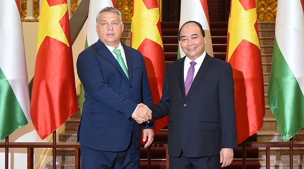 Thủ tướng Chính phủ Nguyễn Xuân Phúc đón, hội đàm với Thủ tướng Hungary