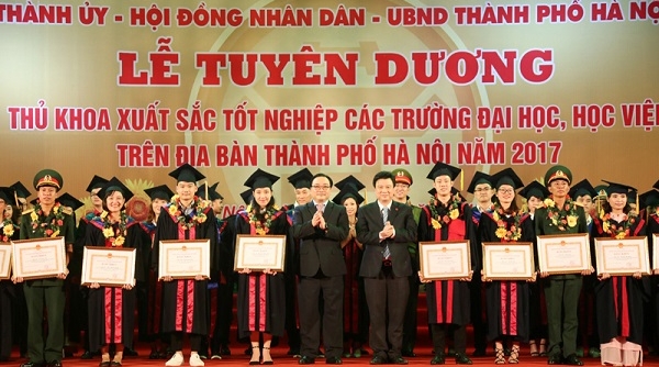 Hà Nội: Tuyên dương 84 thủ khoa tốt nghiệp các trường đại học, học viện năm 2017