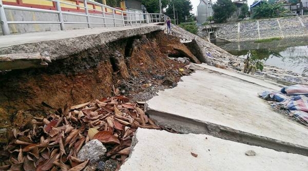Thị trấn Đà Bắc (Hòa Bình): Bờ kè hồ Nà Rồng bị rạn nứt, sụt lún nghiêm trọng